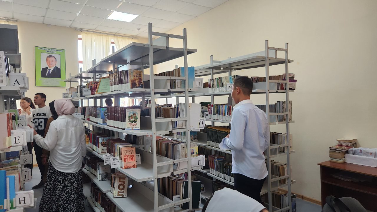 Urgut tuman axborot-kutubxona markazida tumanimizmizning Yangiobod mahallasida joylashgan 35-umumtaʼlim maktabi oʻquvchilari va ustozlari bilan 🏤kutubxona bo‘ylab ekskursiya tashkil etildi