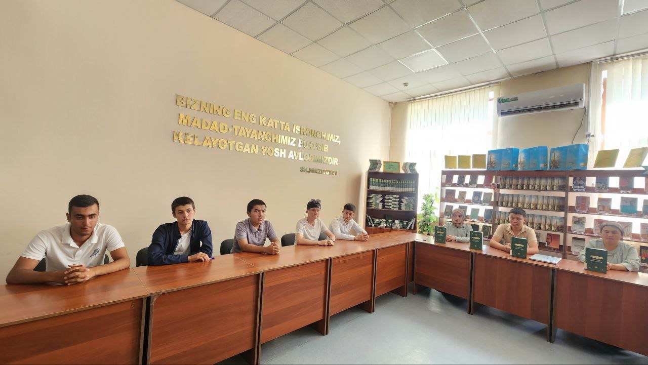 “Bulbuldayinkim faryod etarman” deb nomlangan davra suhbati tashkil etildi.