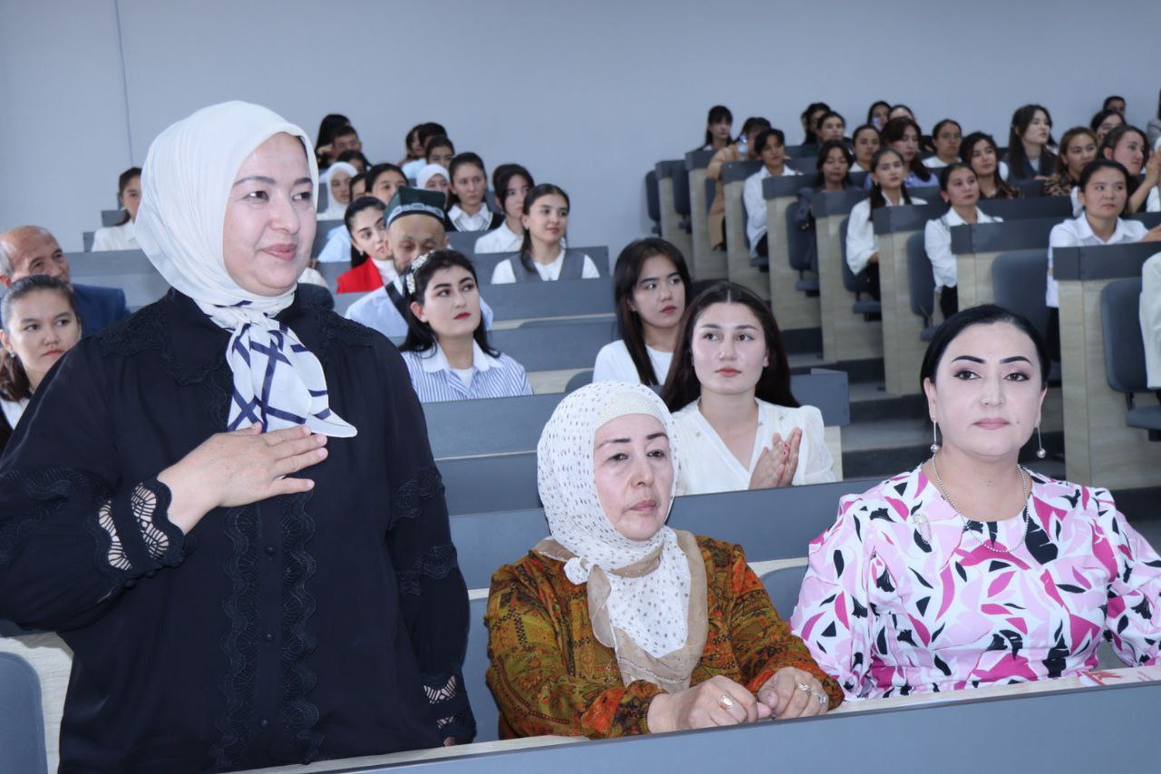 SamDU Urgut filialida O‘zbekiston Yozuvchilar uyushmasi a’zosi, sevimli shoira  Dilorom Ismoilovaning 60 yilligi munosabati bilan “Vatanni jonimdek asragin”  nomli adabiy-badiiy kecha tashkil etildi