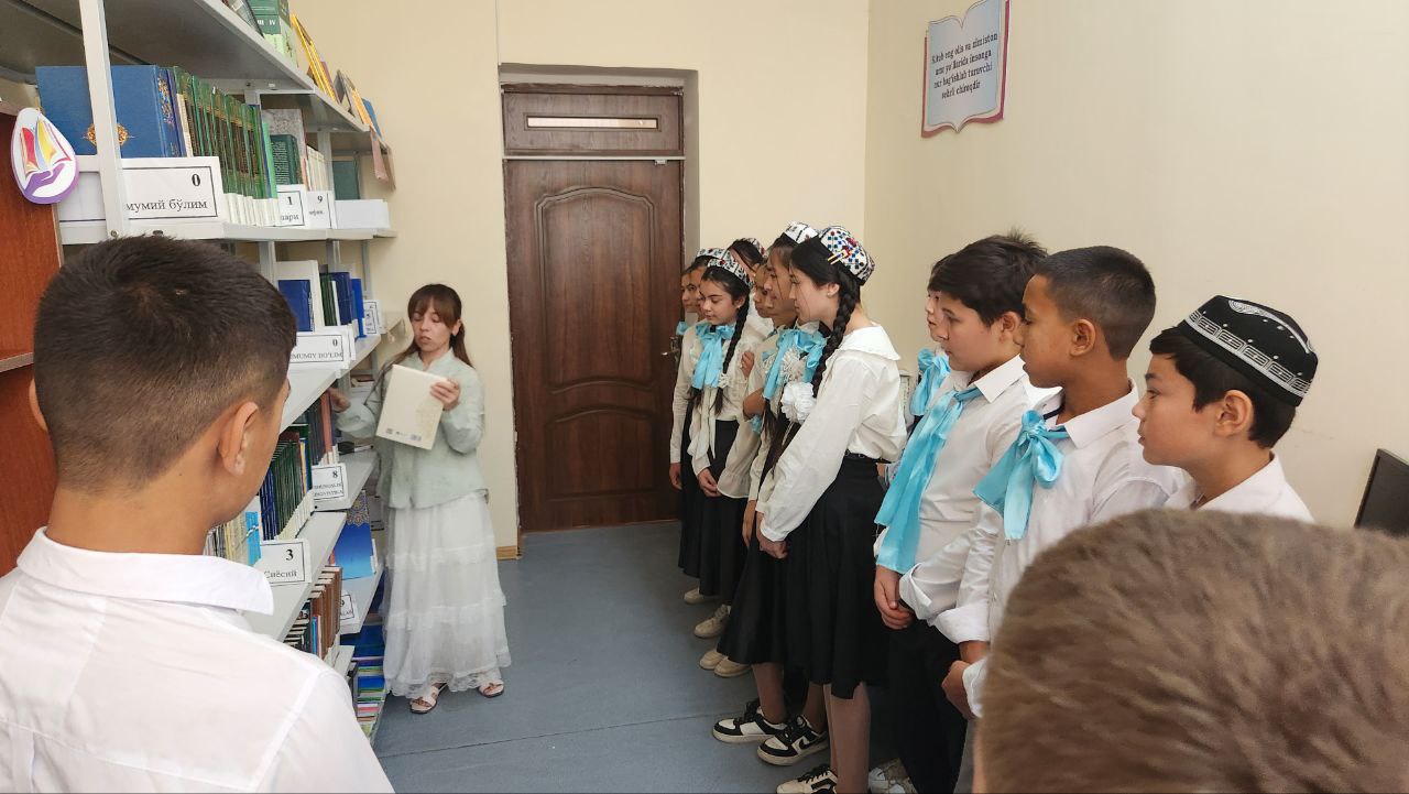 123-umumiy o‘rta ta‘lim maktabi o‘quvchilari ishtirokida  kutubxona bo‘ylab ekskursiya tashkil qilindi