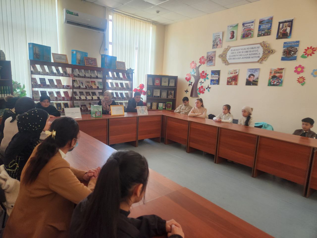 Xotin-qizlarga nisbatan zo'ravonlikka barham berish munosabati bilan "Gender tenglik taraqqiyot kafolati" mavzusida suhbat tashkil etildi.