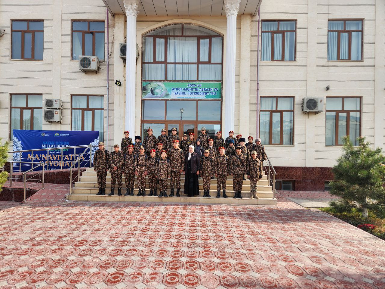 "Qiziqarli kutubxonada" nomli  kutubxona bo‘ylab ekskursiya Urgut tumanidagi  Qalqon jasorat maktabi o‘quvchilari uchun tashkil qilindi.