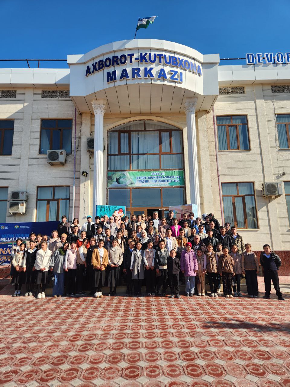 "Qiziqarli kutubxonada" nomli  kutubxona bo‘ylab ekskursiya Urgut tumanining turli hududidan tashrif buyurgan kitobxonlar uchun tashkil qilindi.