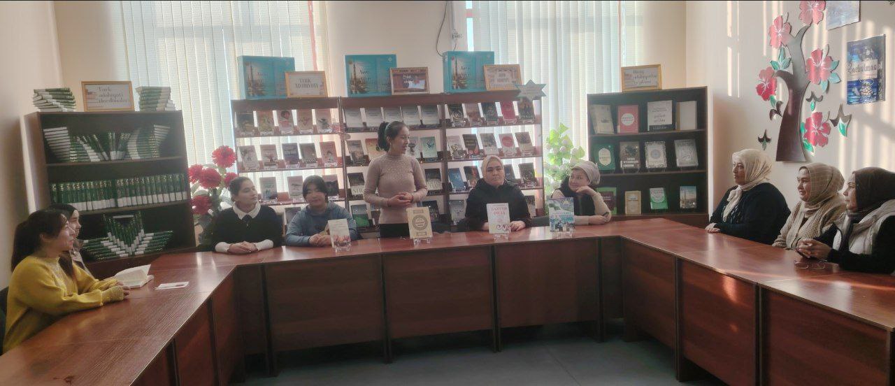 Urgut tuman axborot-kutubxona markazida  "ILMLI ONA FARZANDI, KELAJAKNI YARATADI" deb nomlangan shior asosida "Kitobxon onalar" kuni bo'lib o'tdi.