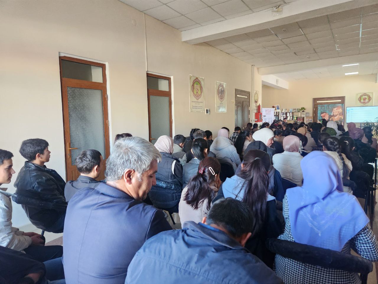 "INFOLIB OʻZBEKISTON 2025" XIV MILLIY AXBOROT-KUTUBXONA HAFTALIGI 3-KUN - Pirimqul Qodirovning "Avlodlar dovoni" asari muhokama qilindi