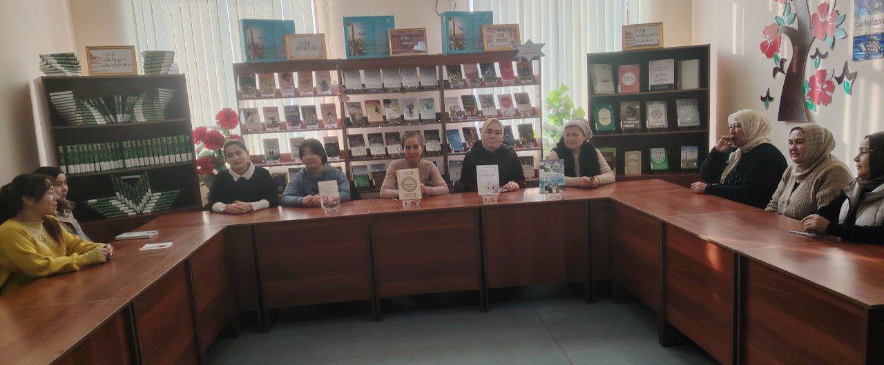 Urgut tuman axborot-kutubxona markazida  "ILMLI ONA FARZANDI, KELAJAKNI YARATADI" deb nomlangan shior asosida "Kitobxon onalar" kuni bo'lib o'tdi.